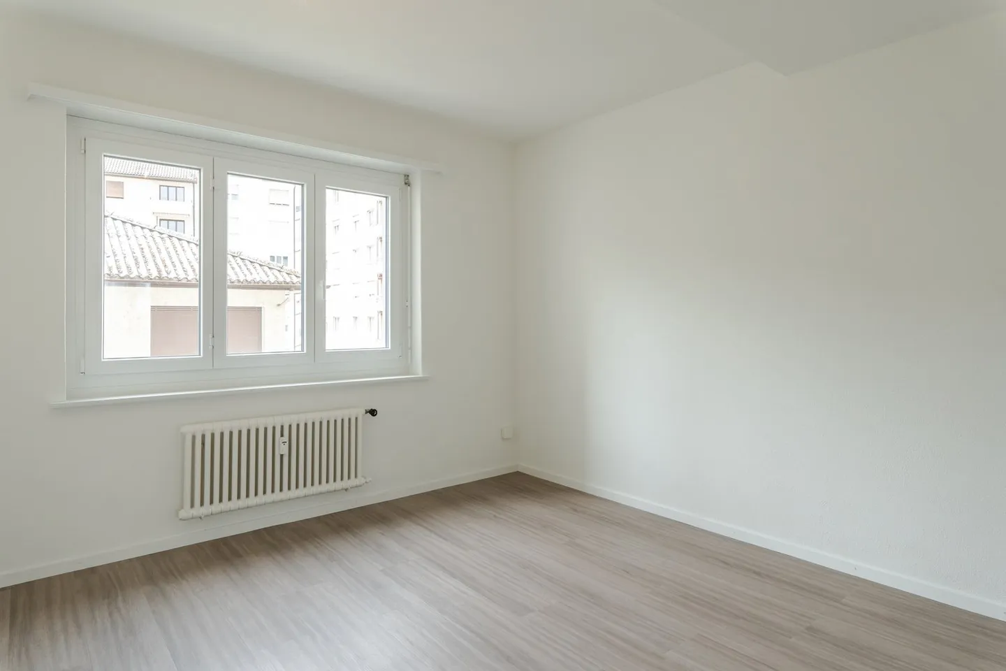 Spacious Commercial Space in Biel - Photo 10 of 18