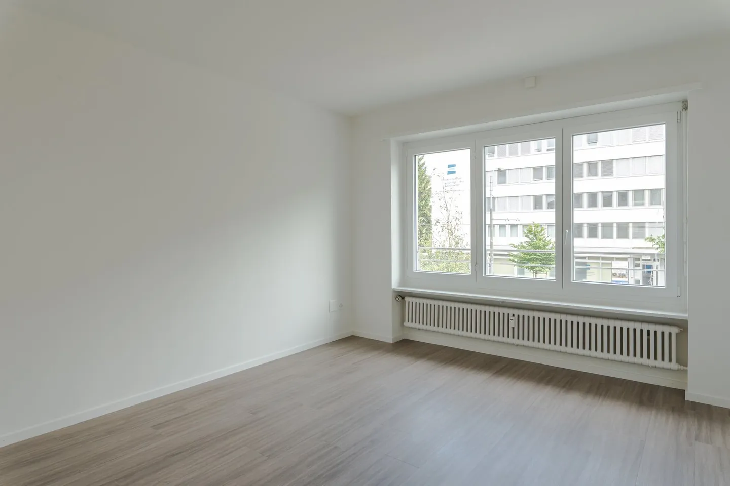 Spacious Commercial Space in Biel - Photo 12 of 18