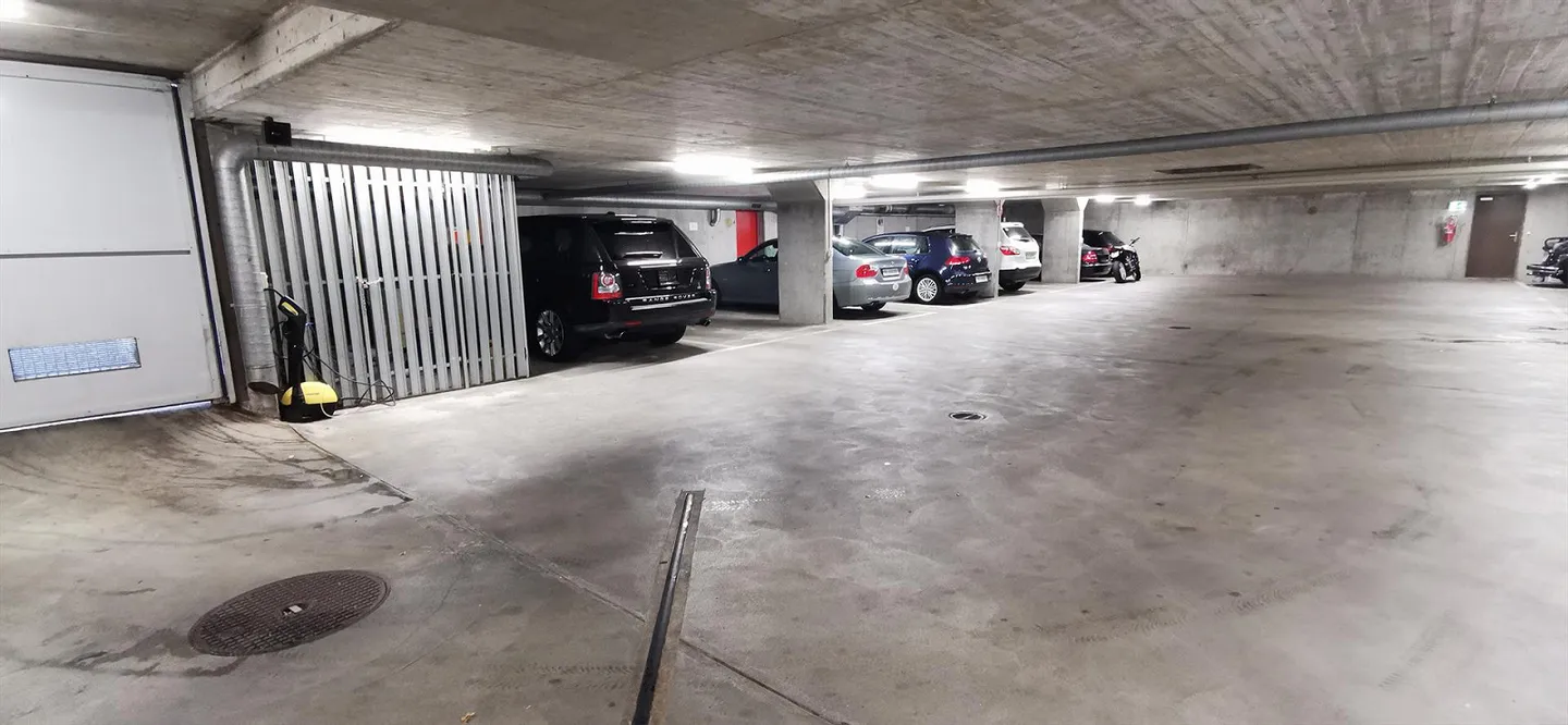 Sichere Parkmöglichkeit - Foto 2 von 2