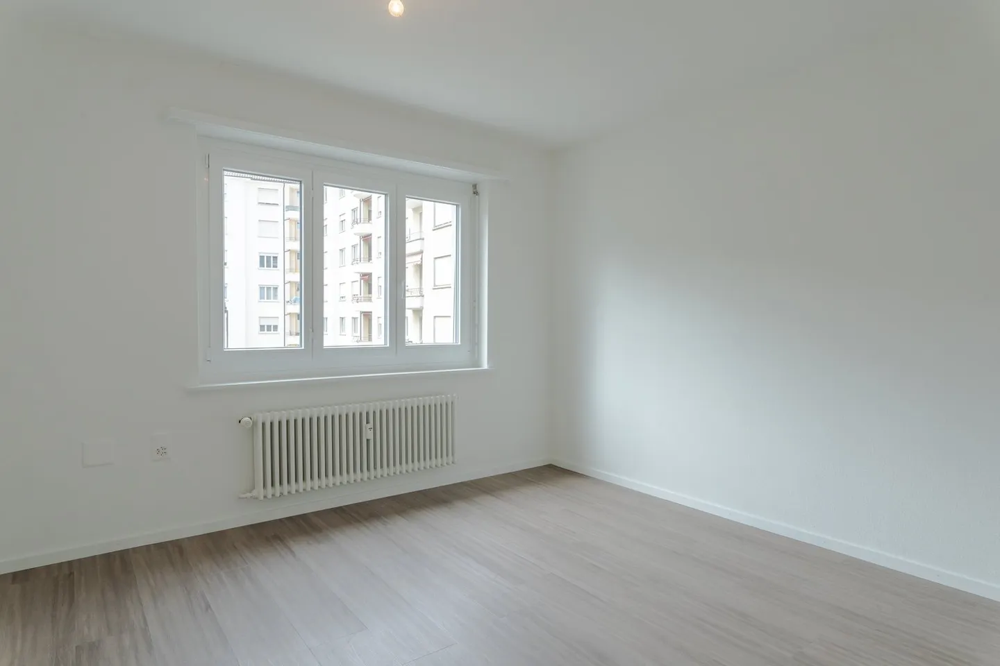 Spacious Commercial Space in Biel - Photo 14 of 18