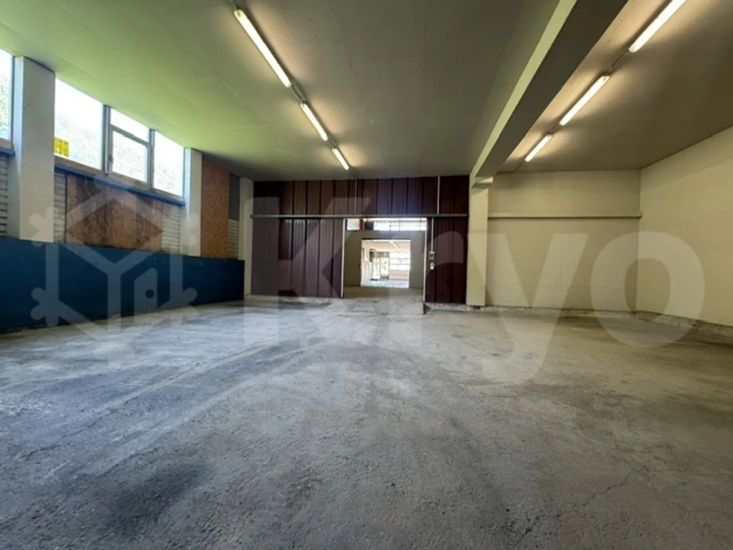 Spazio commerciale di 385m2, zona industriale - Foto 3 di 10