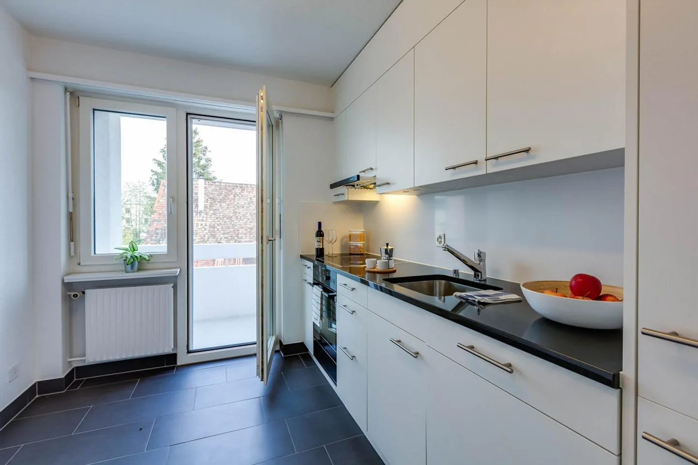 In the Middle! - Photo 2 of 9