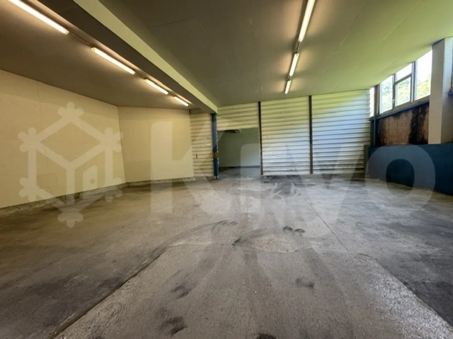 Spazio commerciale di 385m2, zona industriale - Foto 4 di 10