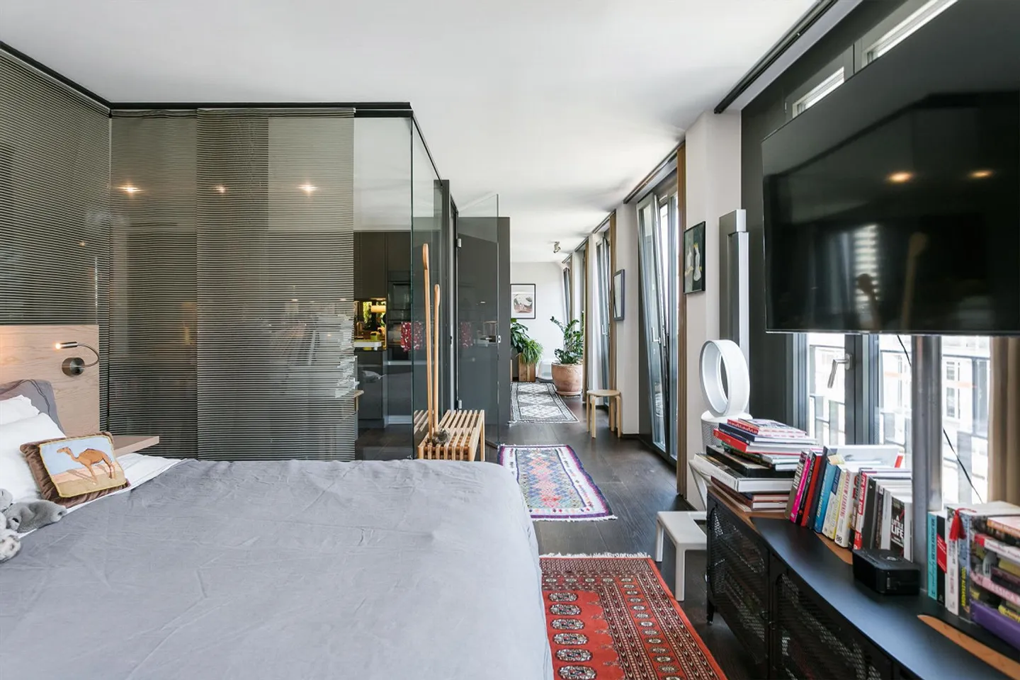 Trendy Loft Apartment with Terrace - Photo 6 of 10
