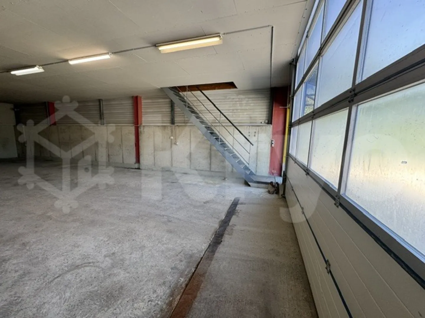 Spazio commerciale di 385m2, zona industriale - Foto 6 di 10