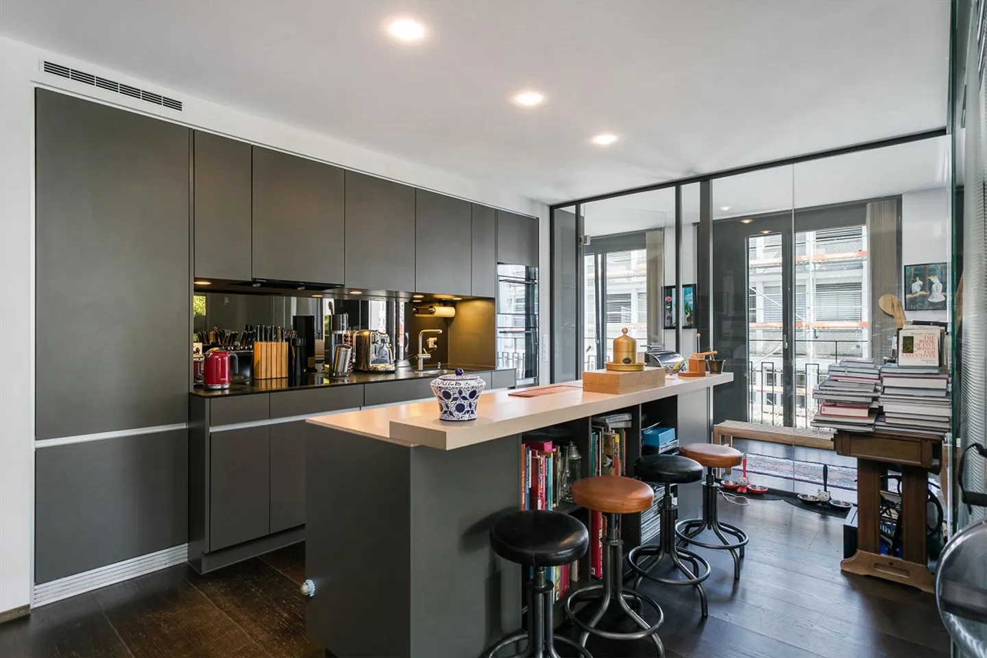 Trendy Loft Apartment with Terrace - Photo 8 of 10