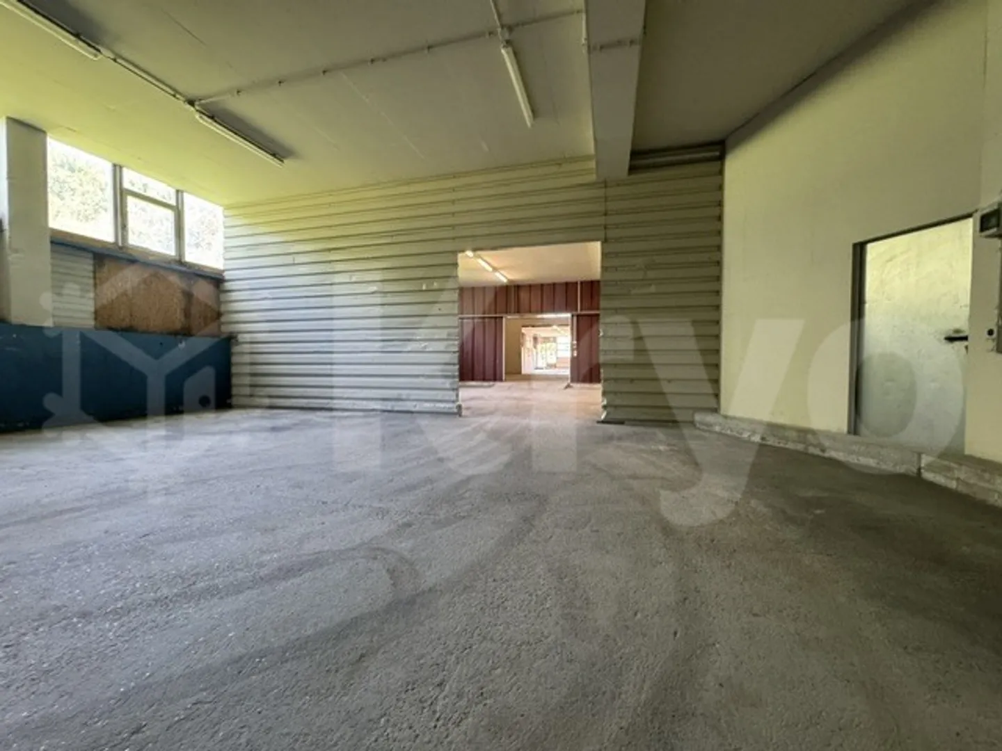 Spazio commerciale di 385m2, zona industriale - Foto 2 di 10