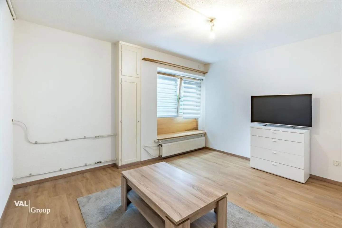 Partially furnished 2.5-room apartment in Visp - Photo 2 of 11