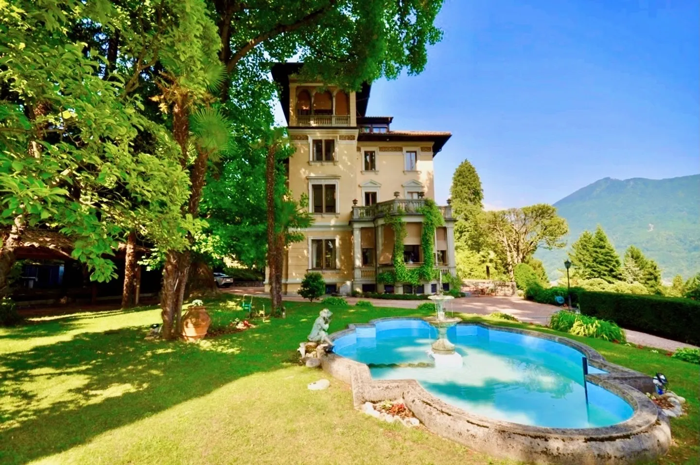 Villa for sale - Photo 1 of 10