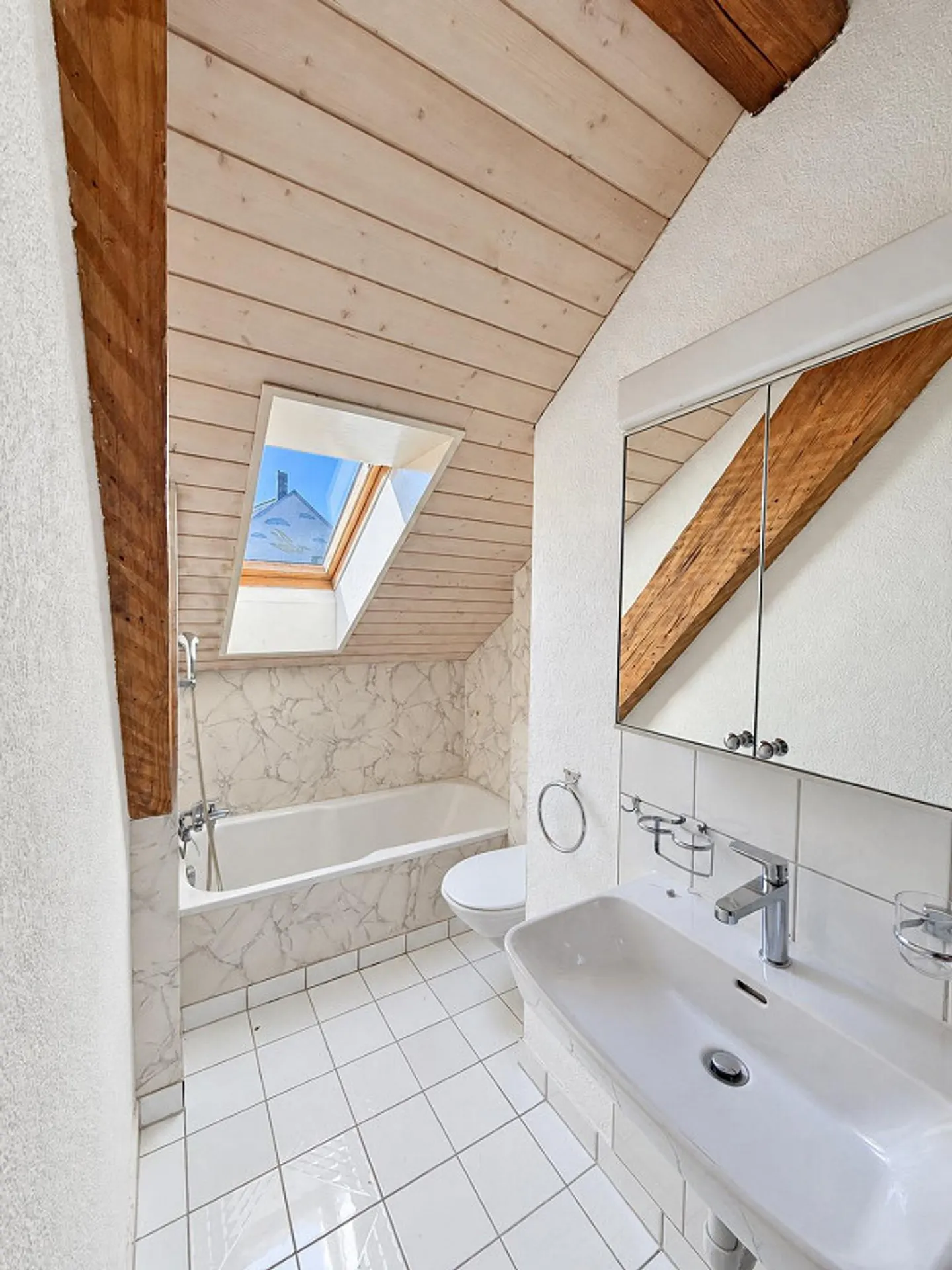Charming attic apartment on Maihofstrasse - Photo 3 of 5