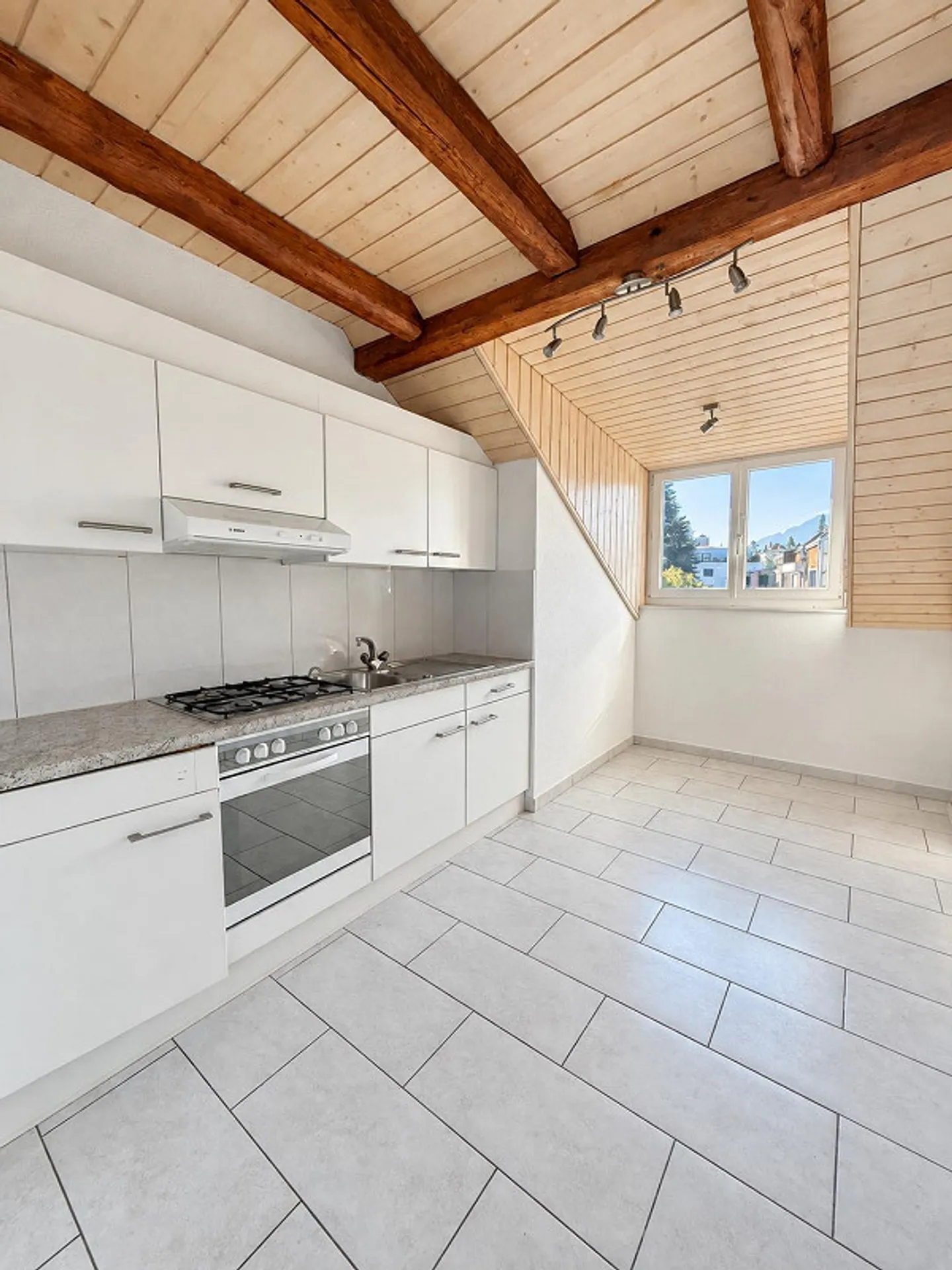 Charming attic apartment on Maihofstrasse - Photo 5 of 5