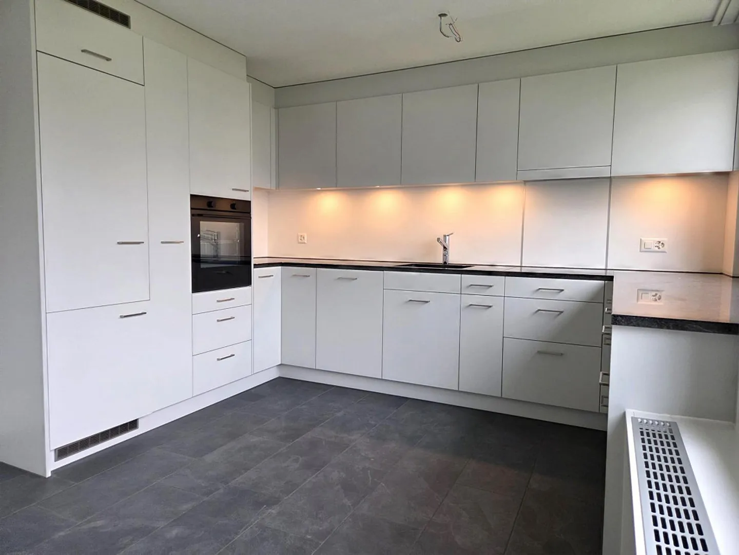 Appartamento moderno con balcone in una posizione tranquilla - Foto 2 di 8