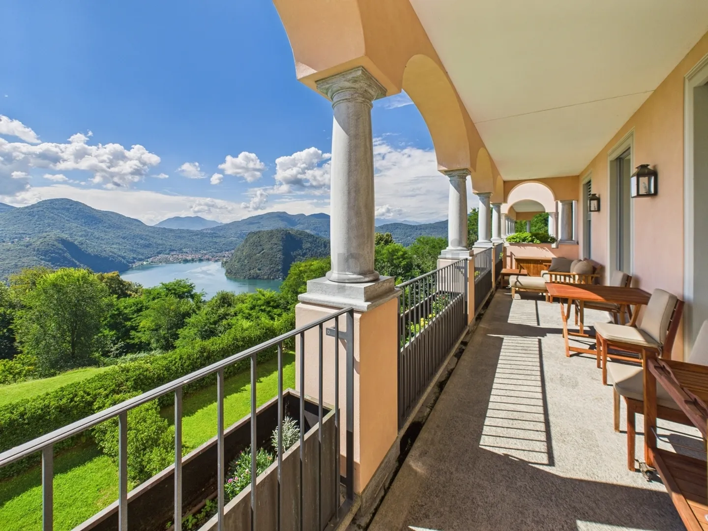 Luxusimmobilie mit Seeblick und exklusiven Annehmlichkeiten in einem 5-Sterne-Resort - Foto 6 von 13
