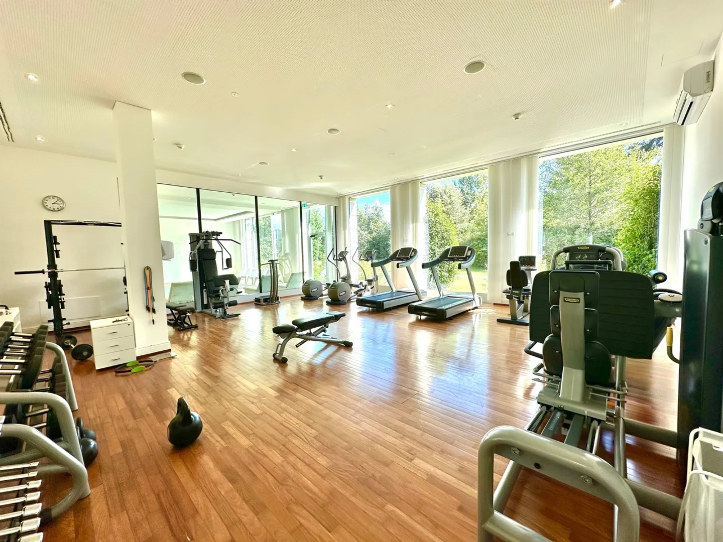 Luxusimmobilie mit Seeblick und exklusiven Annehmlichkeiten in einem 5-Sterne-Resort - Foto 9 von 13