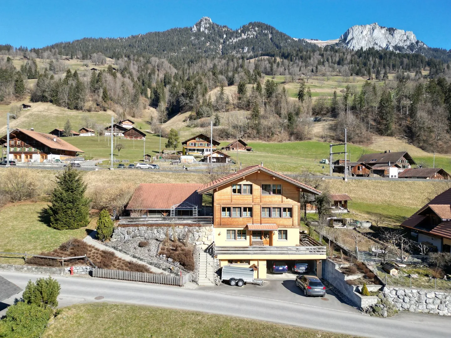 Spacious 7.5 Room Single-Family House with Surroundings - Photo 7 of 22