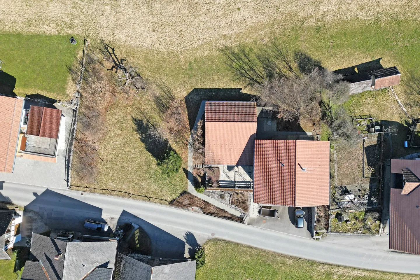 Spacious 7.5 Room Single-Family House with Surroundings - Photo 8 of 22