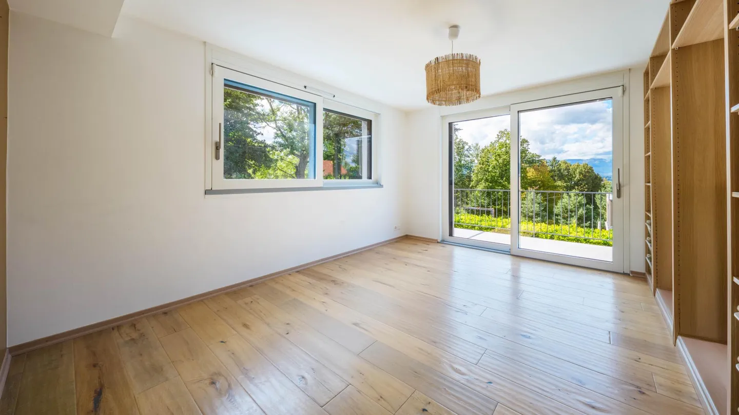 Villa mit Pool und Seeblick - Foto 6 von 8