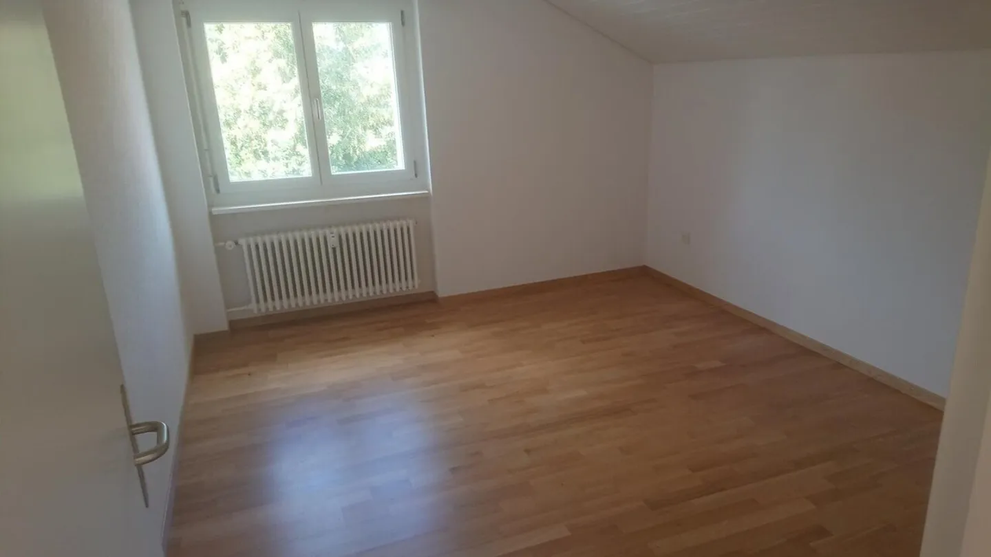 Tolle 2.5-Zimmer-Dach-Wohnung mit Nebenraum zu vermieten - Foto 4 von 7