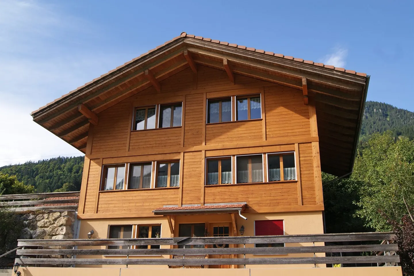 Spacious 7.5 Room Single-Family House with Surroundings - Photo 2 of 22