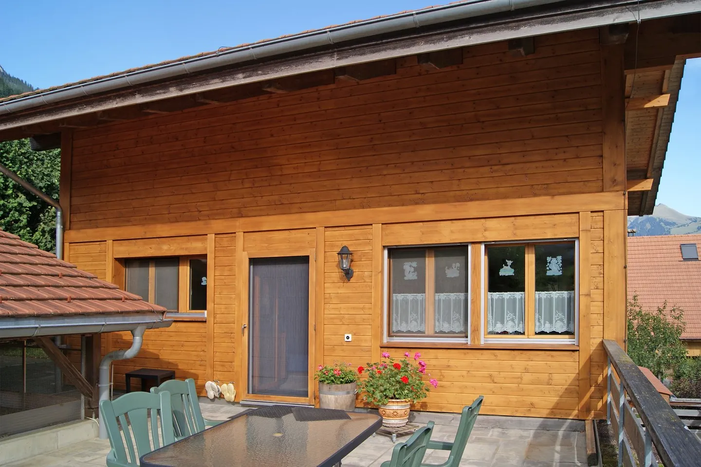 Spacious 7.5 Room Single-Family House with Surroundings - Photo 3 of 22