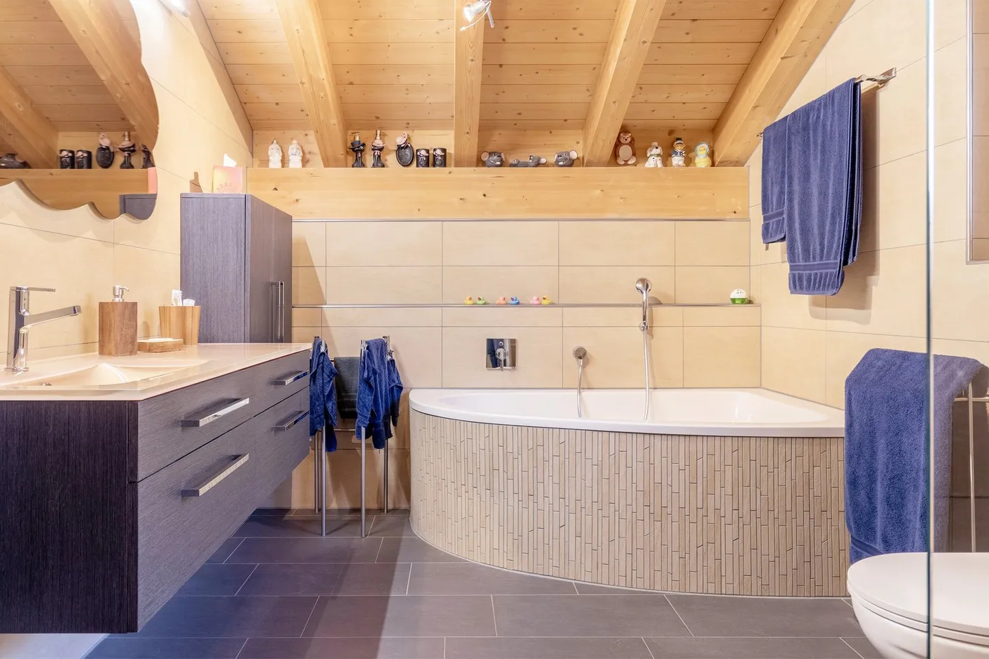 Spacious 7.5 Room Single-Family House with Surroundings - Photo 18 of 22