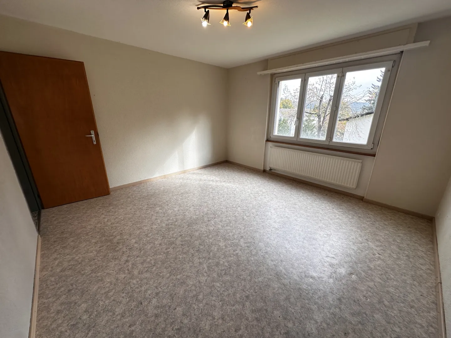 Geräumige Wohnung mit Balkon - Foto 5 von 24