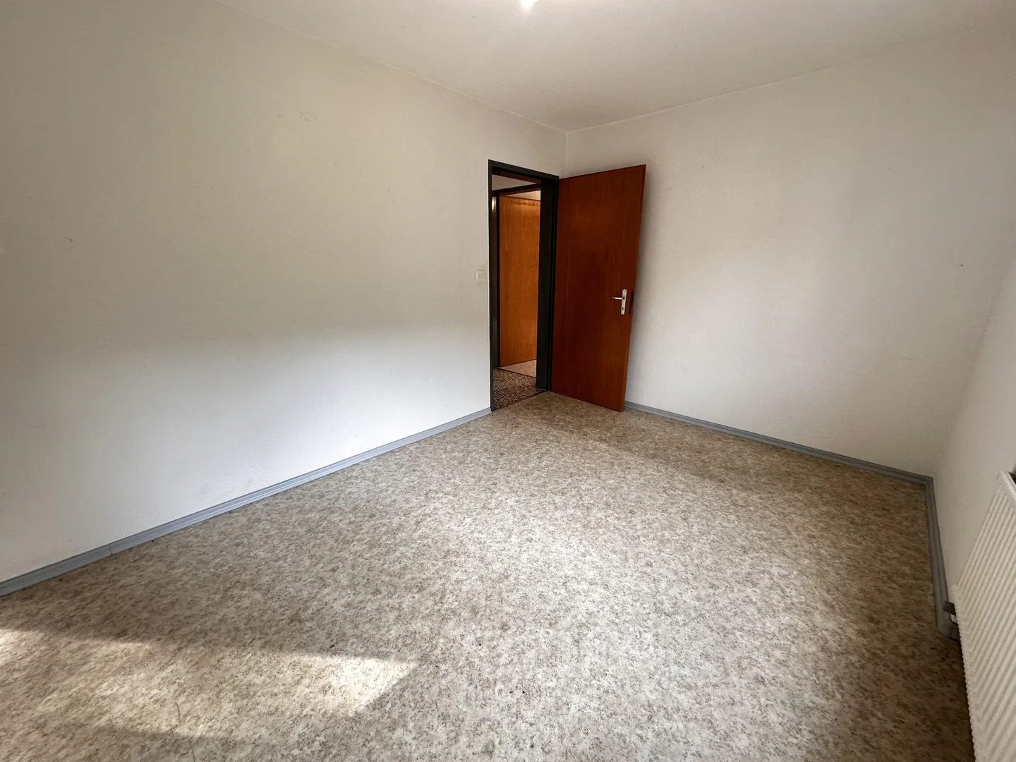 Geräumige Wohnung mit Balkon - Foto 10 von 24