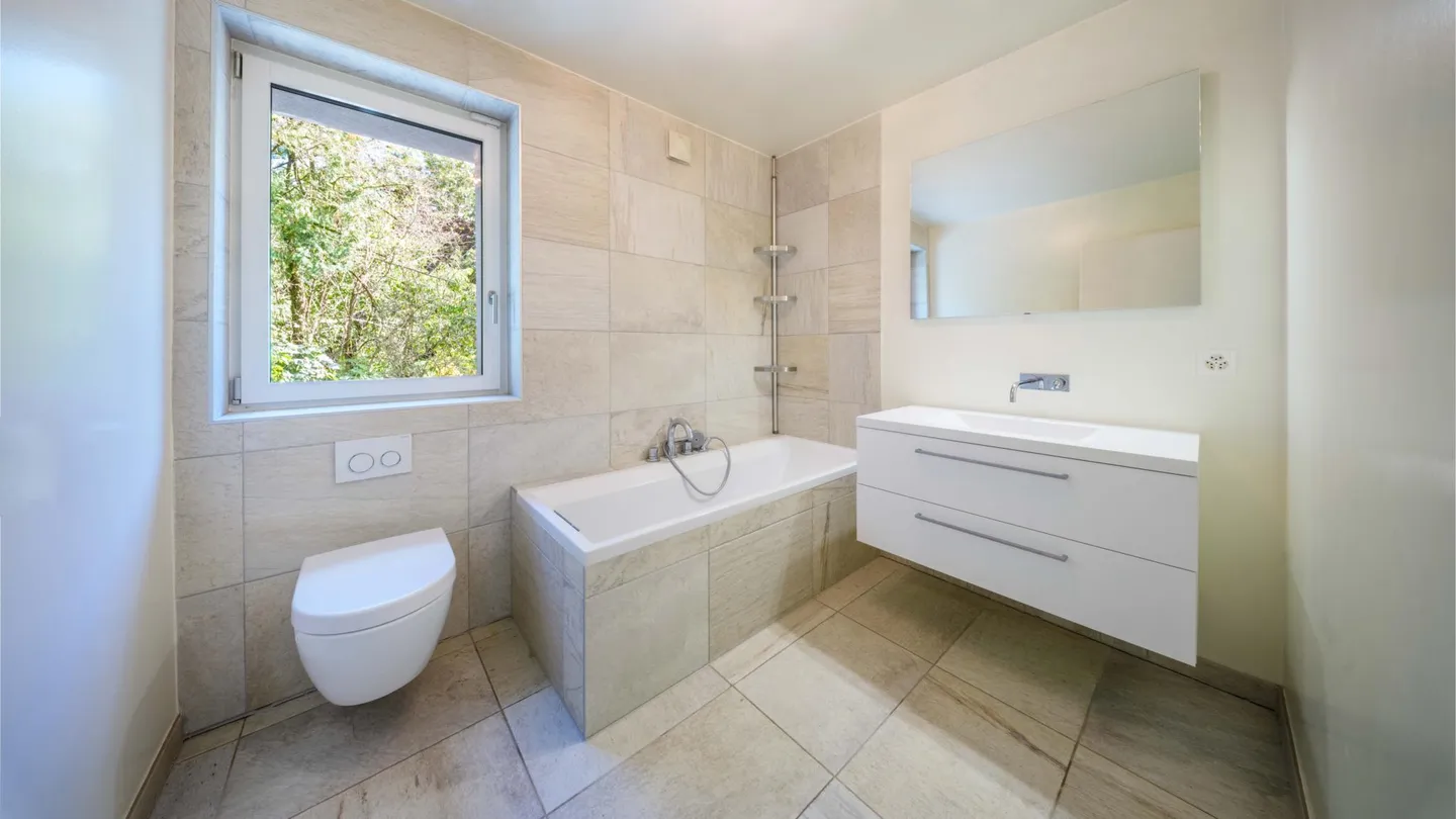 Villa mit Pool und Seeblick - Foto 7 von 8