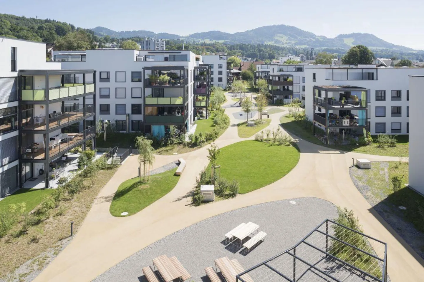 Geräumige Wohnung in Hinwil - Foto 1 von 6