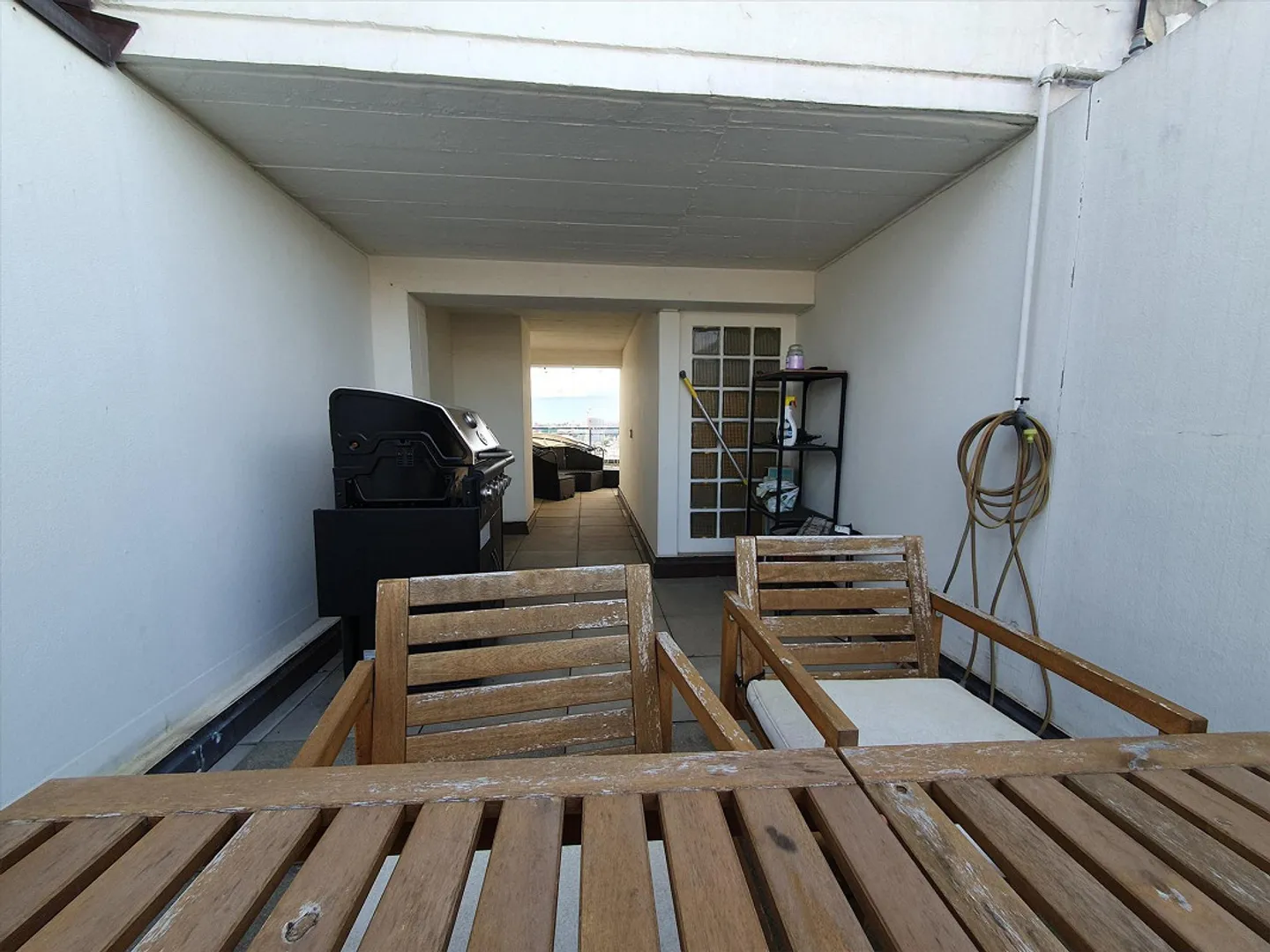 Stunning Apartment with Terrace - Photo 10 of 11