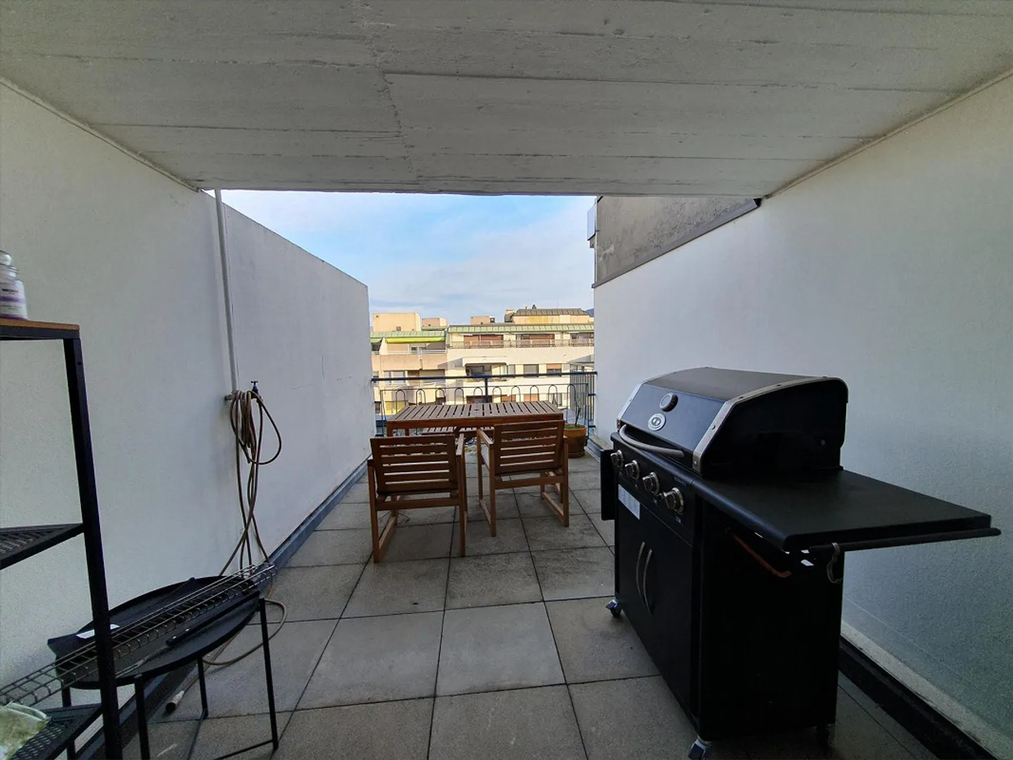 Stunning Apartment with Terrace - Photo 9 of 11