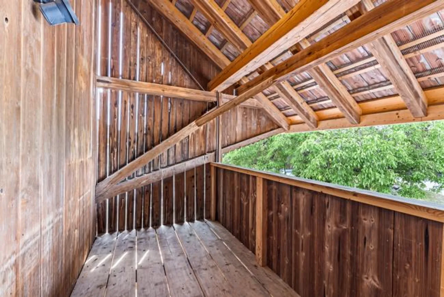 Converted farmhouse with studio - Photo 17 of 17