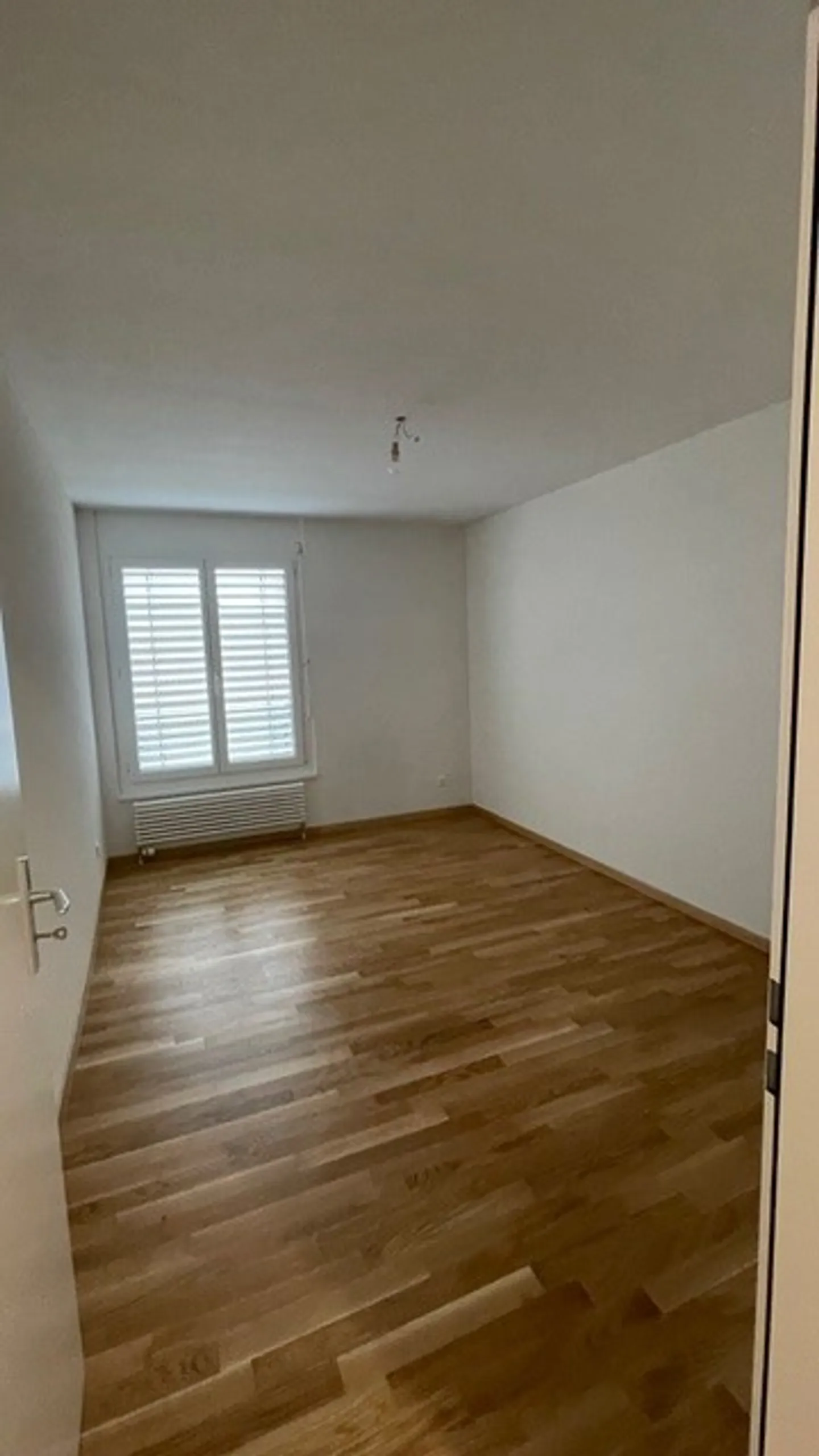 Questo appartamento spazioso e luminoso è stato recentemente ristrutturato e offre un interno progettato con cura e piacevole. - Foto 6 di 11