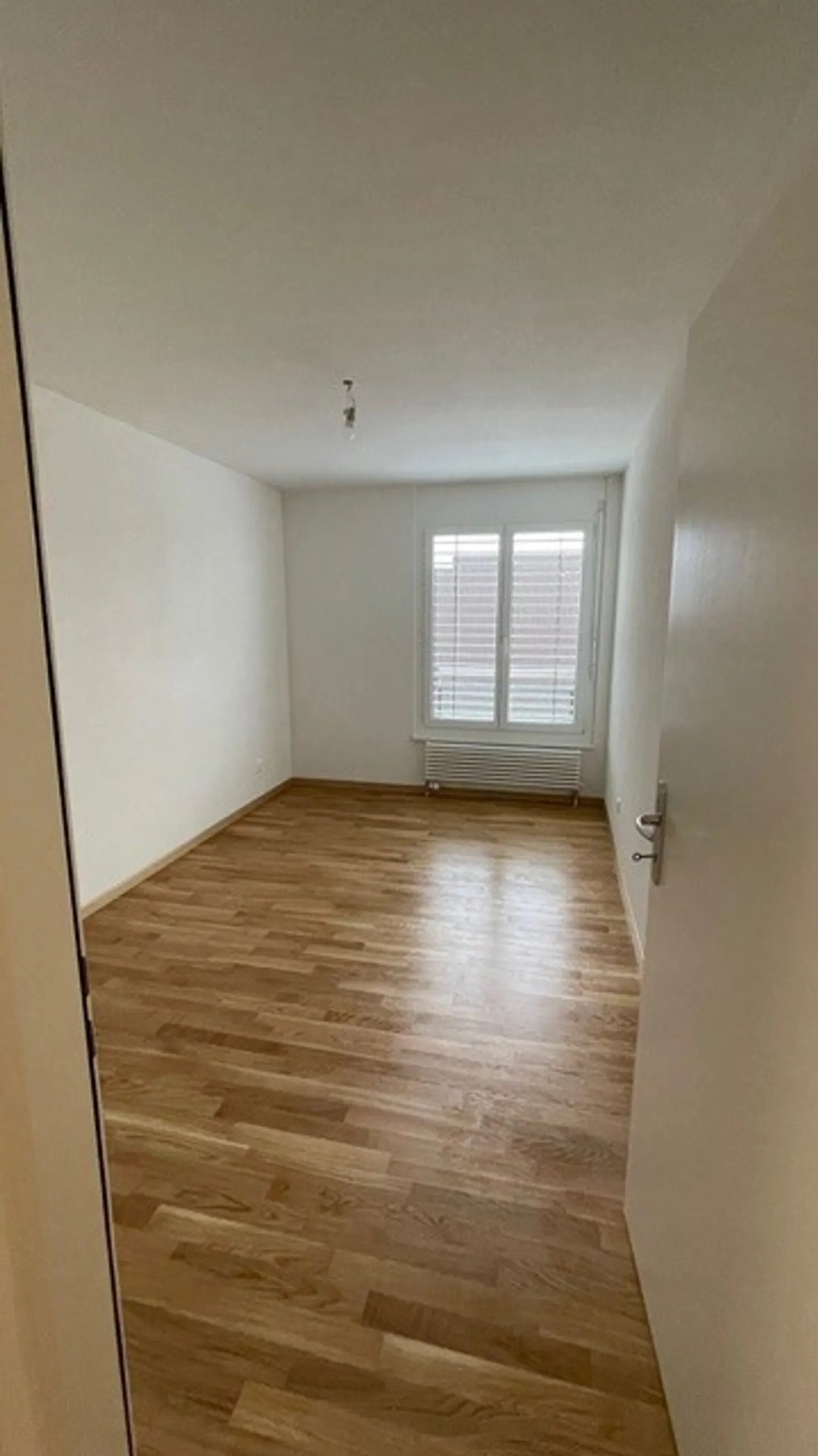 Questo appartamento spazioso e luminoso è stato recentemente ristrutturato e offre un interno progettato con cura e piacevole. - Foto 5 di 11