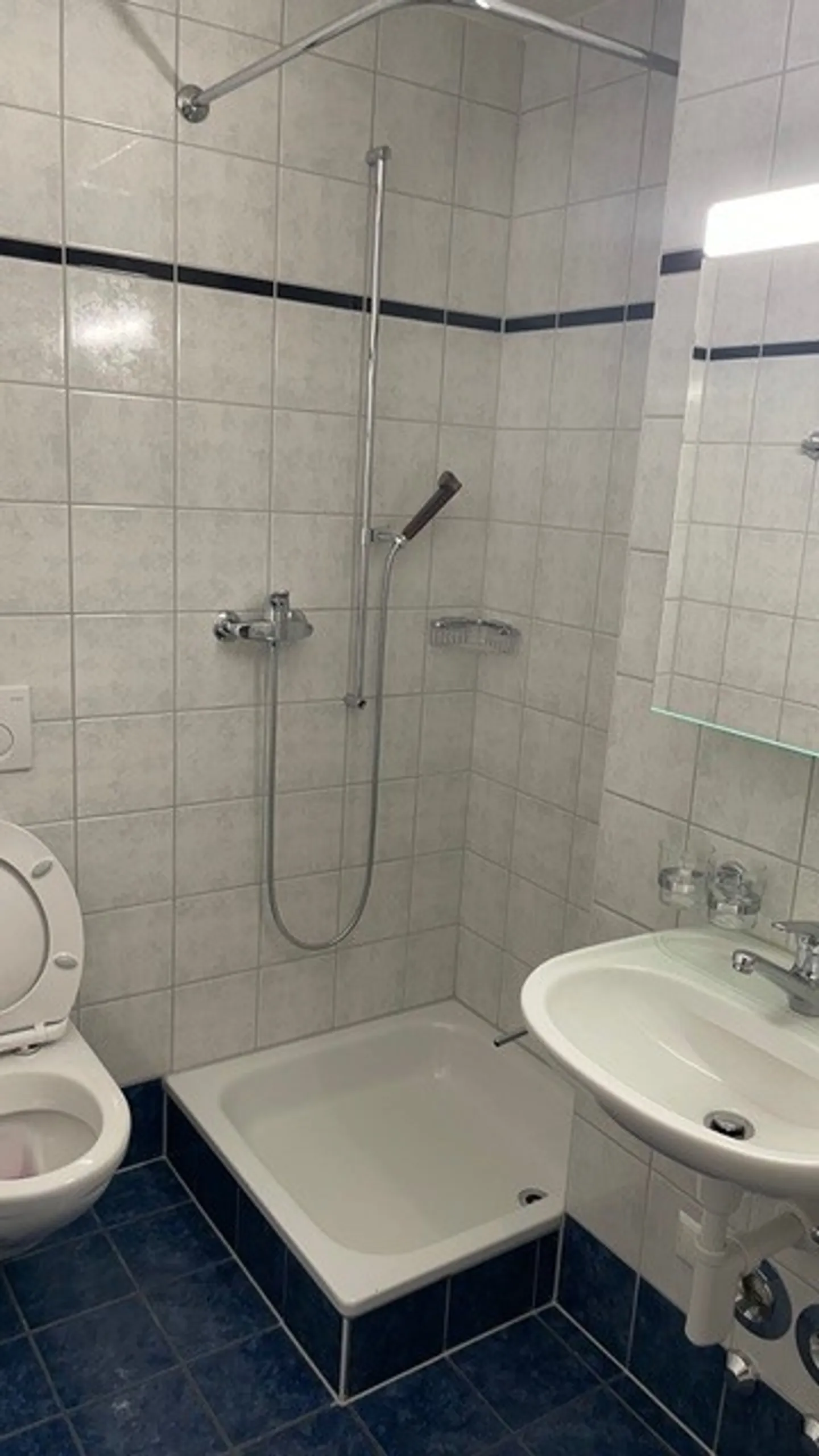 Questo appartamento spazioso e luminoso è stato recentemente ristrutturato e offre un interno progettato con cura e piacevole. - Foto 10 di 11
