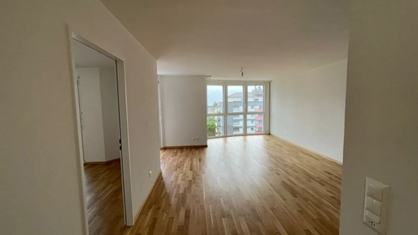 Questo appartamento spazioso e luminoso è stato recentemente ristrutturato e offre un interno progettato con cura e piacevole. - Foto 11 di 11