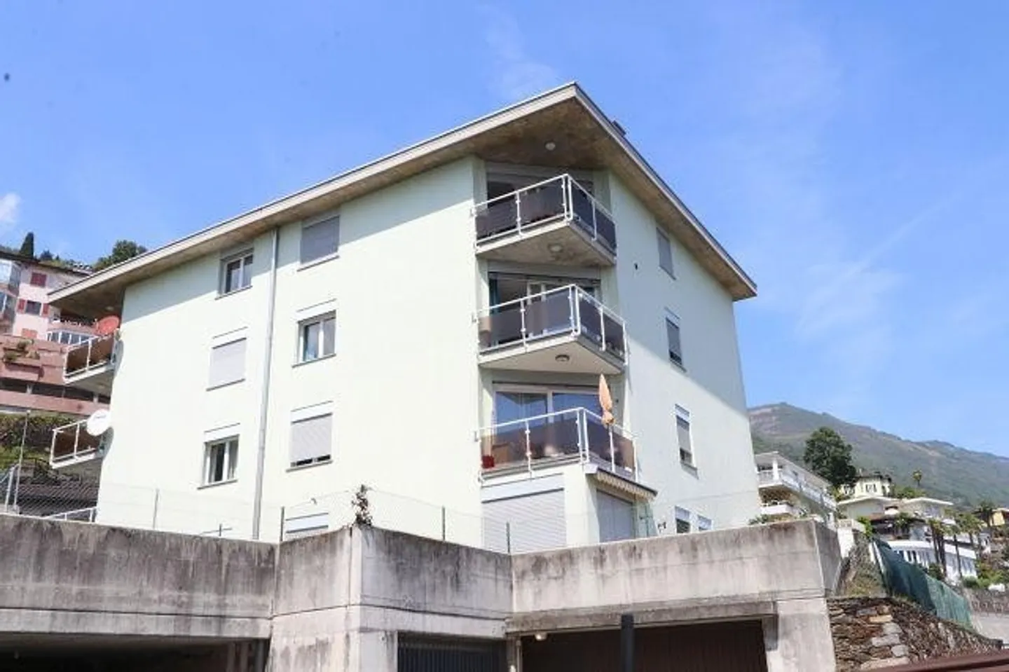 3 1/3-Room Apartment on the 1st Floor - Photo 1 of 9