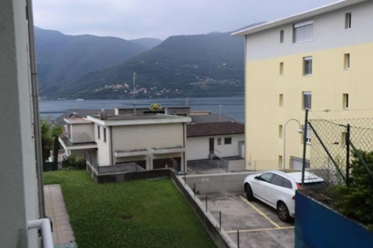 3 1/3-Room Apartment on the 1st Floor - Photo 4 of 9