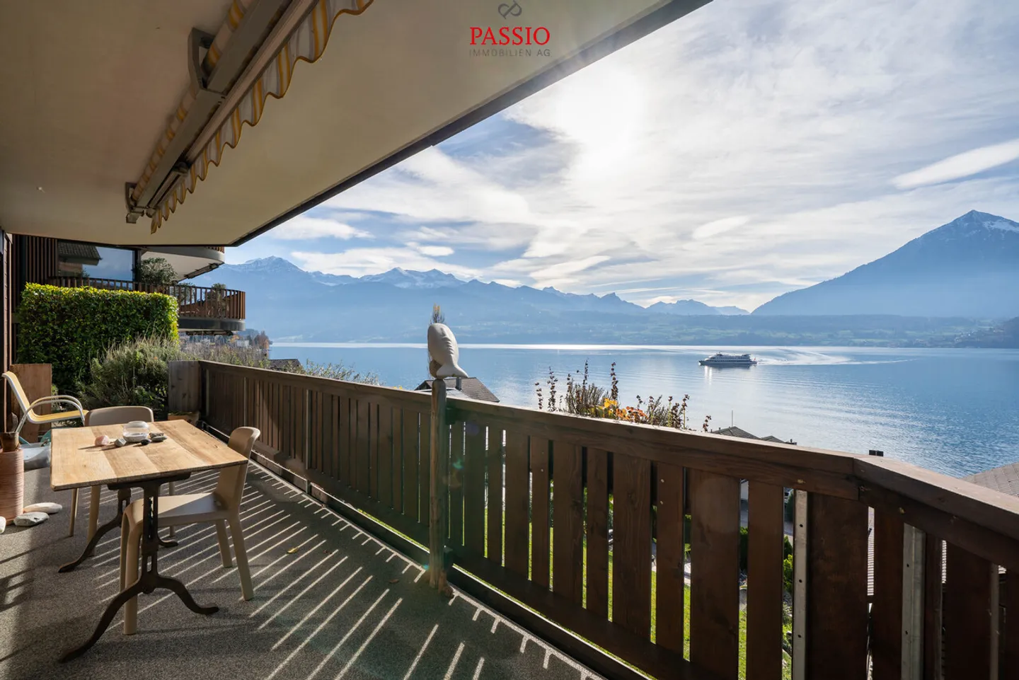 Vivere con un panorama: appartamento di 3,5 stanze con vista lago non ostacolata - Foto 1 di 21