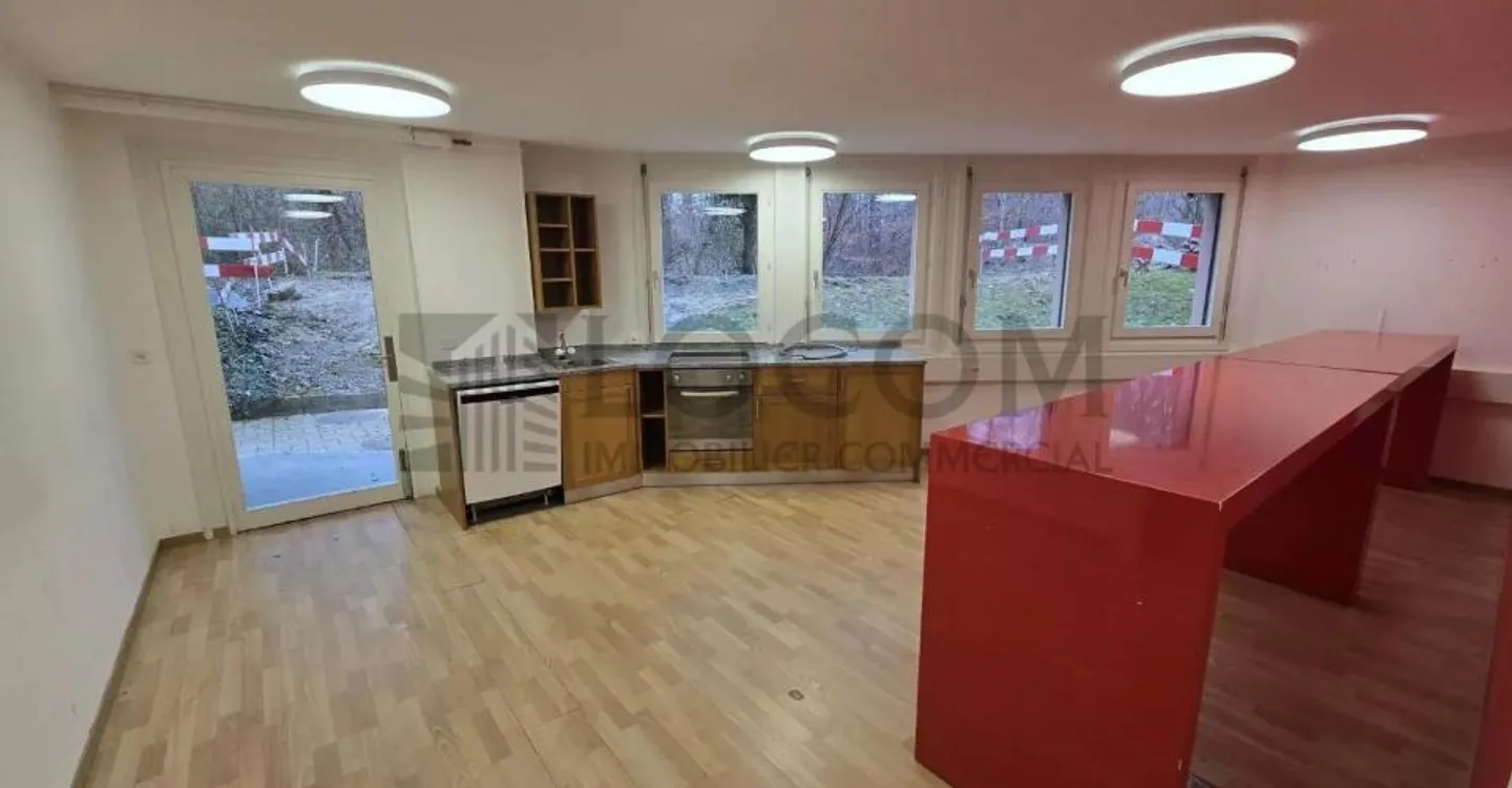 Rental spaces in equipped building - Photo 12 of 13