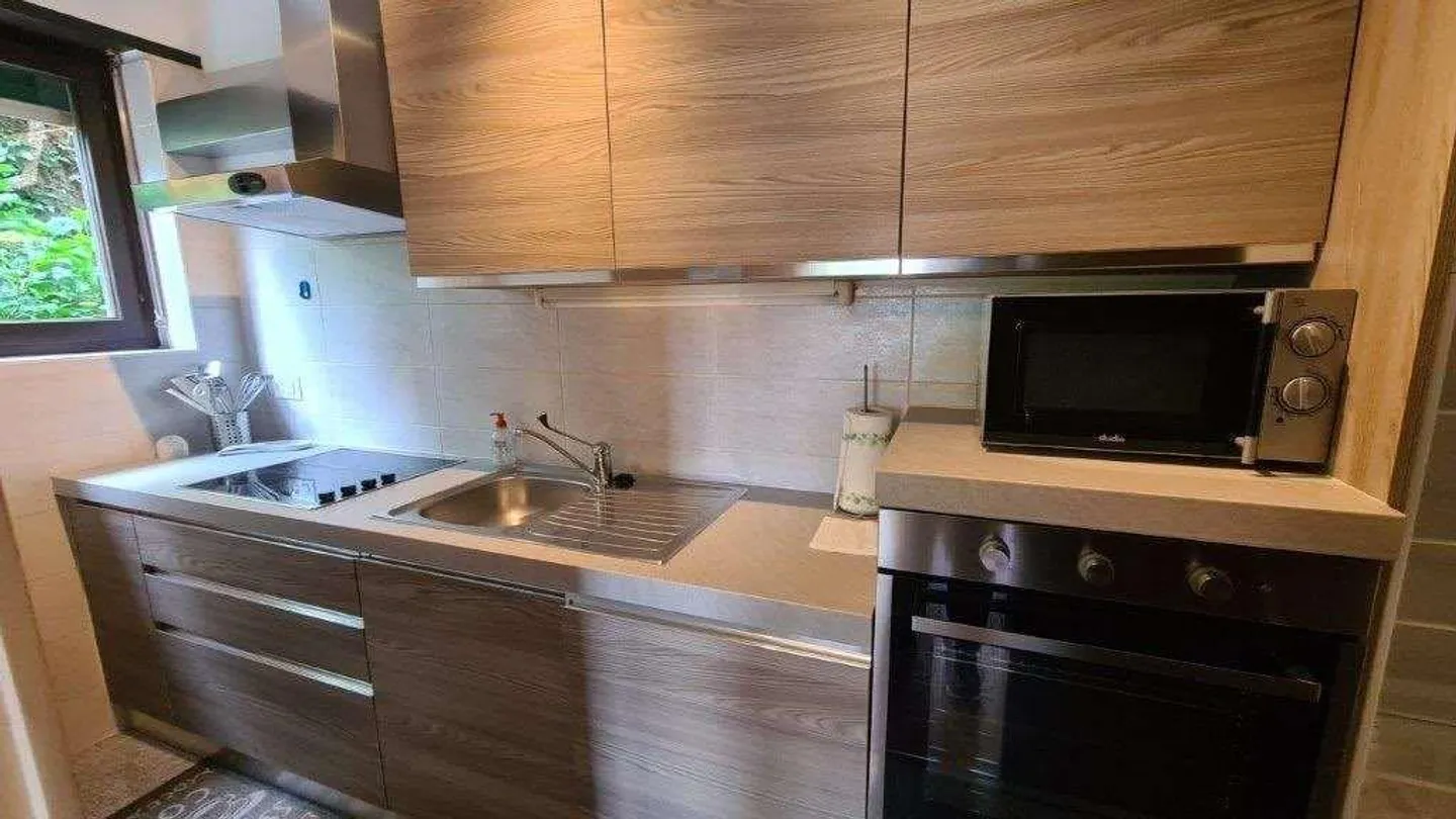COLLINA D'ORO: GROßE 2,5-ZIMMER-WOHNUNG MIT GARTEN - Foto 6 von 8
