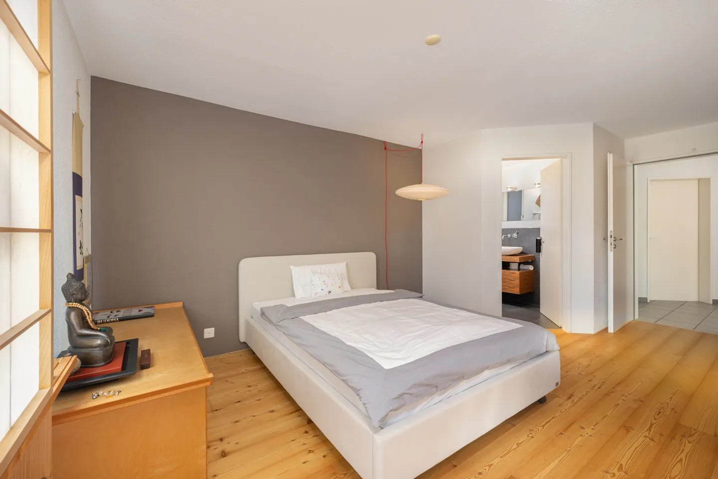 Comfortable living with harmonious ambiance - Photo 7 of 13