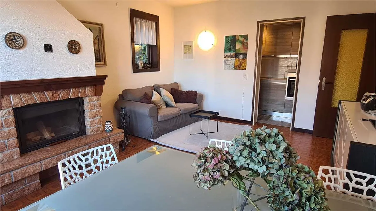 COLLINA D'ORO: GROßE 2,5-ZIMMER-WOHNUNG MIT GARTEN - Foto 4 von 8