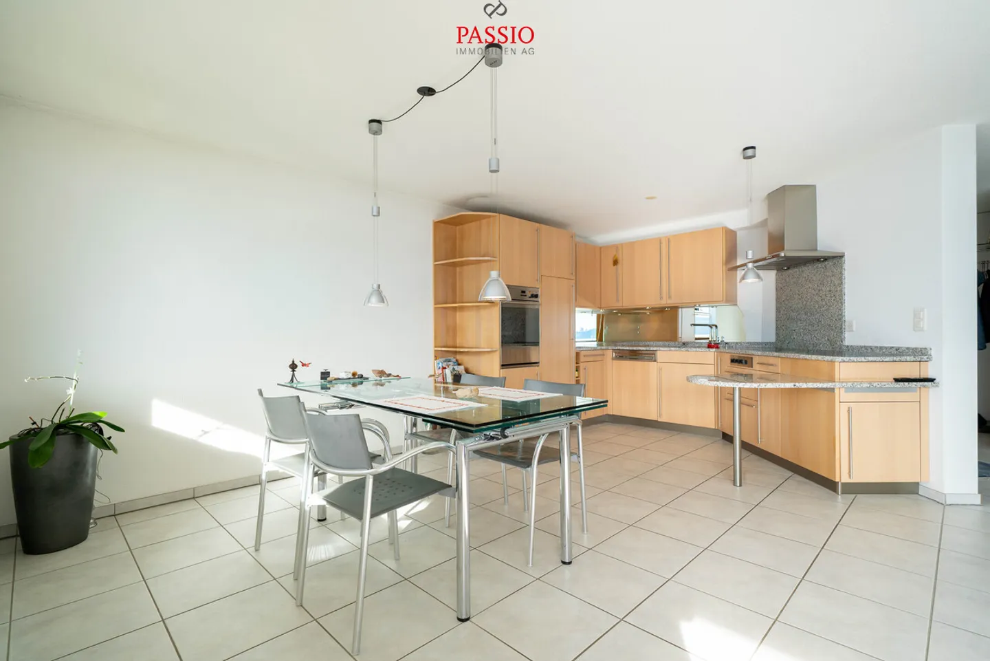 Vivere con un panorama: appartamento di 3,5 stanze con vista lago non ostacolata - Foto 7 di 21