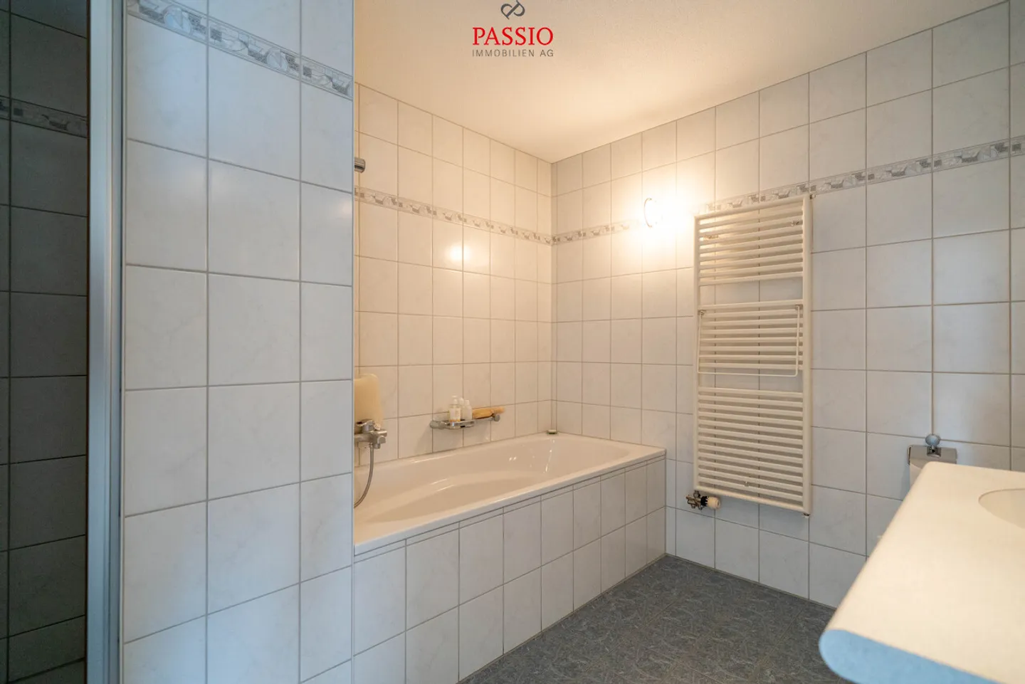 Vivere con un panorama: appartamento di 3,5 stanze con vista lago non ostacolata - Foto 11 di 21