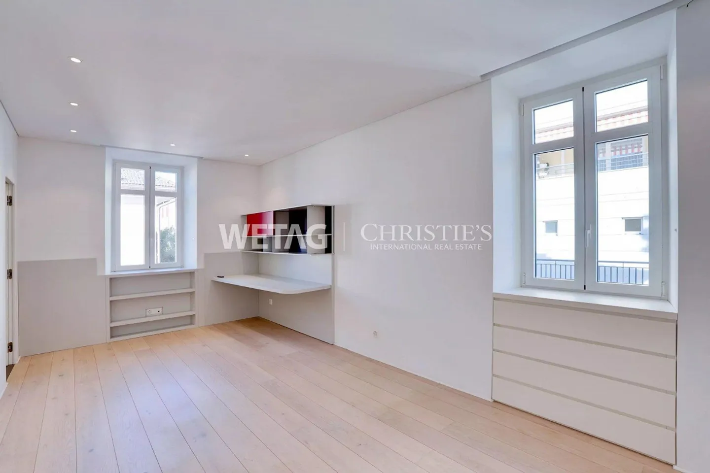 Impressionante villa storica in stile Liberty con giardino vicino al lago - Foto 5 di 13