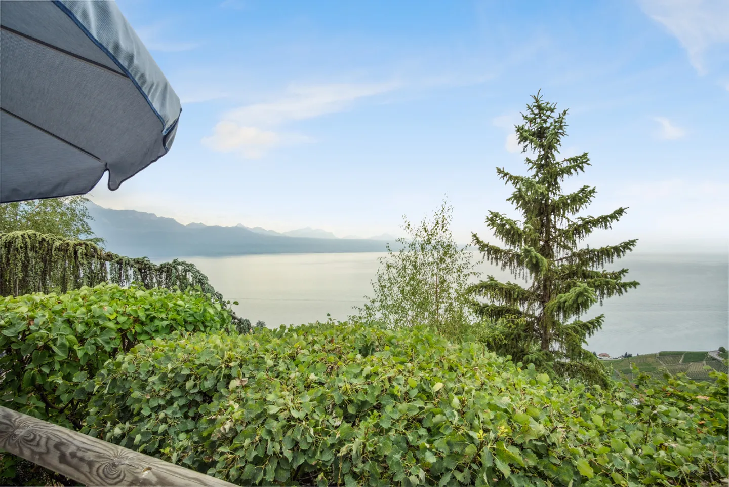 Villa charmante avec vue sur le lac - Photo 1 sur 9