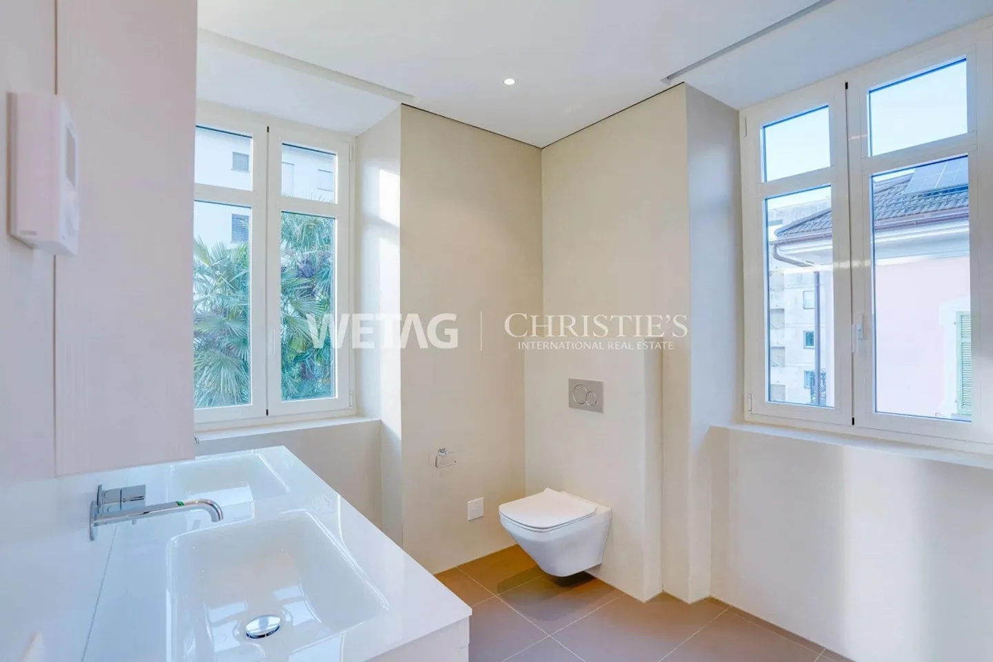 Impressionante villa storica in stile Liberty con giardino vicino al lago - Foto 7 di 13