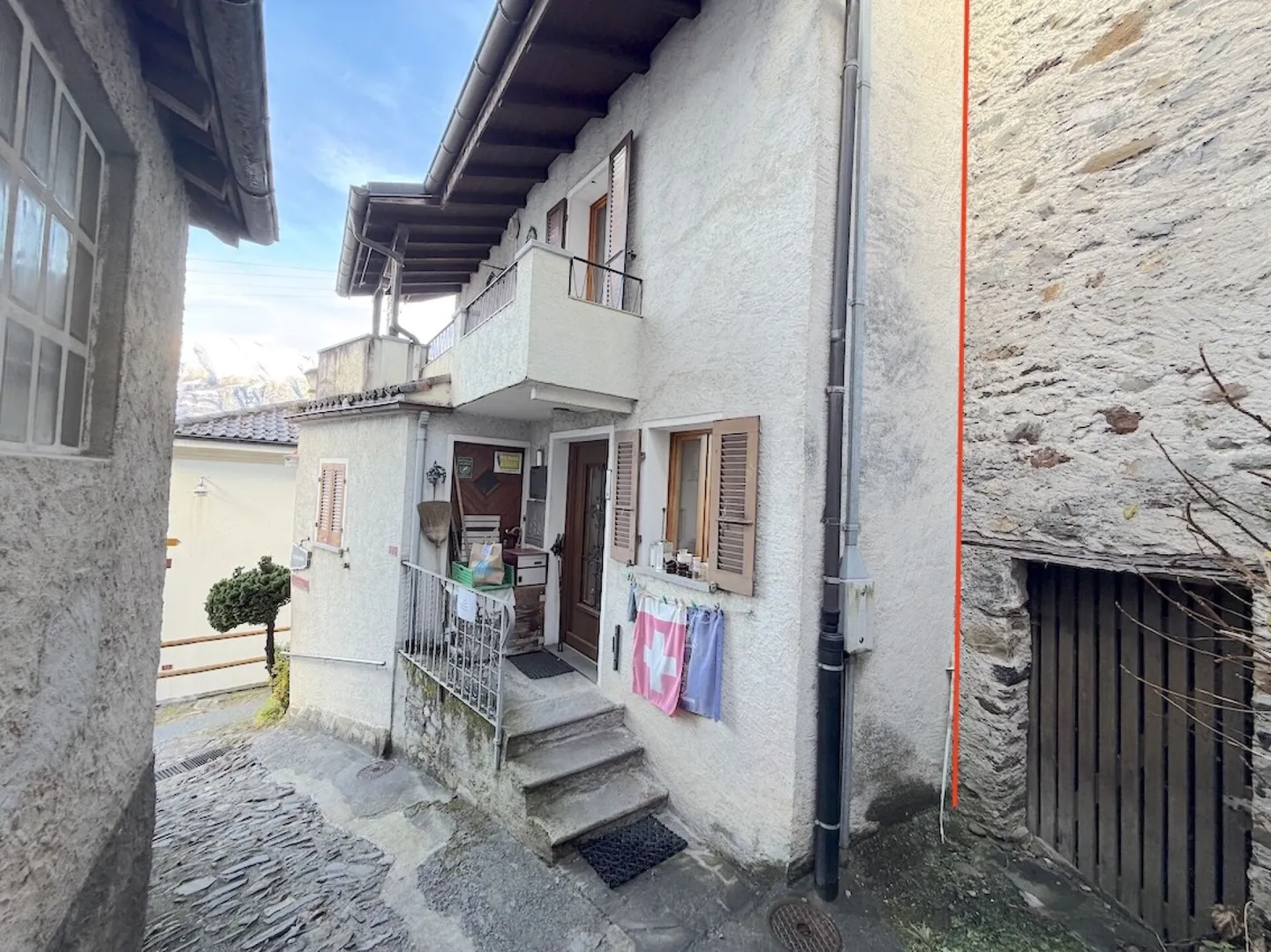 Quiet detached house with lake view and many cellars - Photo 3 of 14