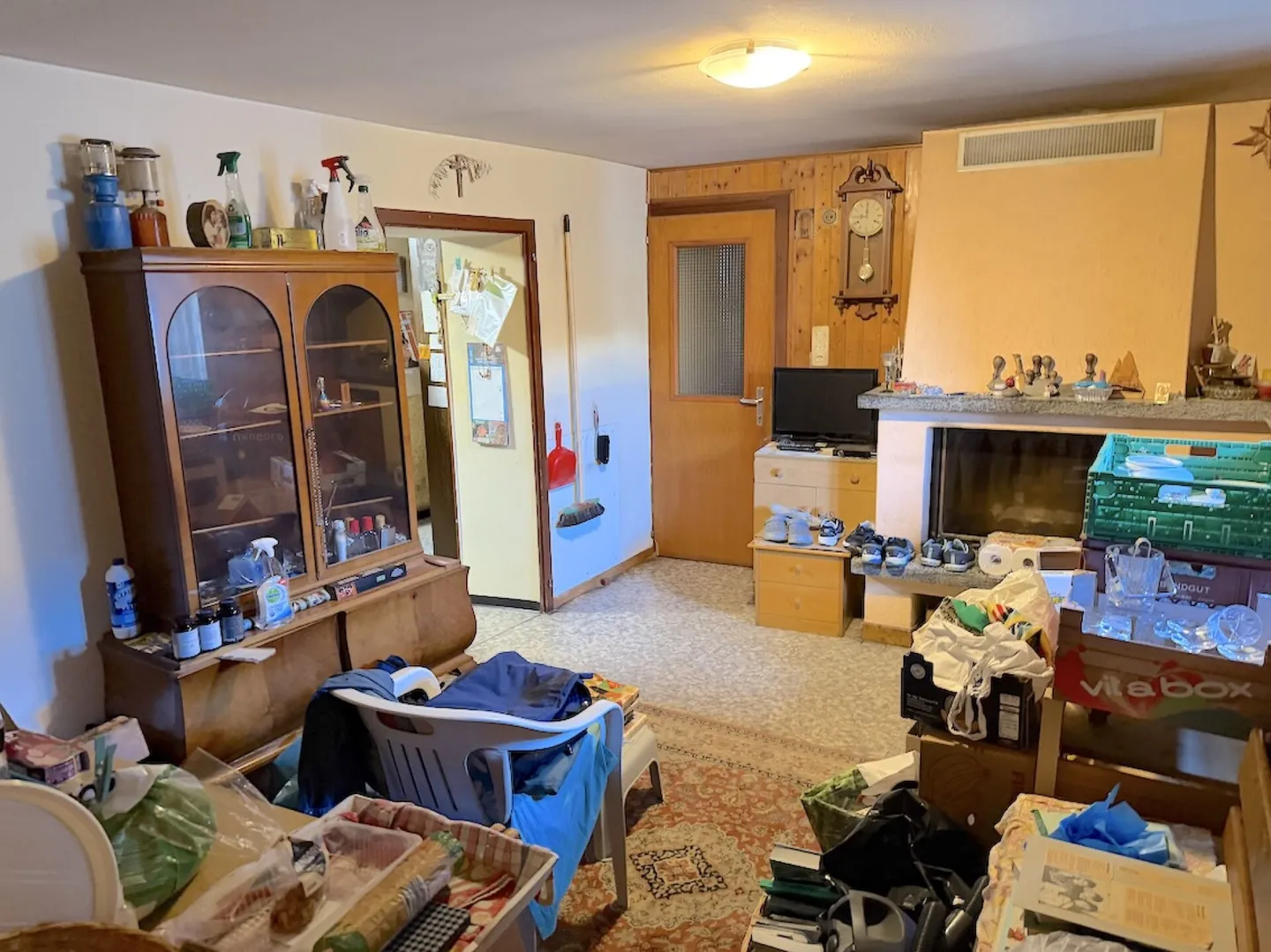 Quiet detached house with lake view and many cellars - Photo 4 of 14